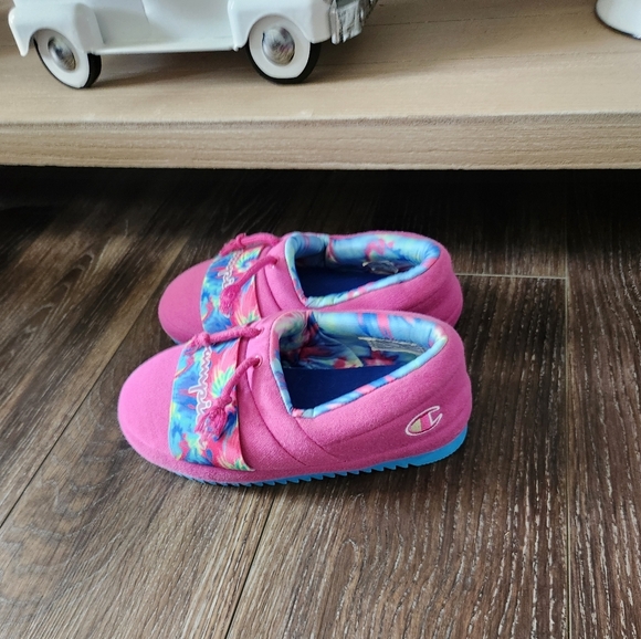 Champion Kids' Pink Slip-On Shoes Slippers Size 4Y - Picture 2 of 3